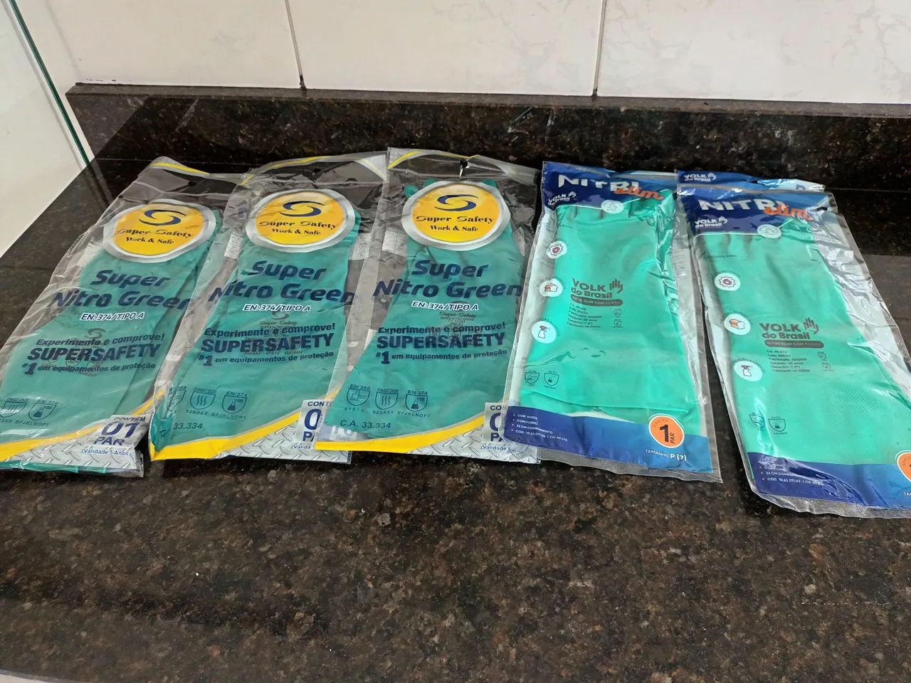 Luvas Nitrílica com forro P - Foto 2