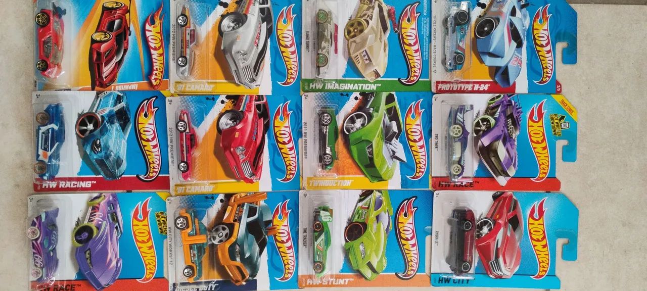 Hot Wheels lacrados de diversos anos  - Foto 4