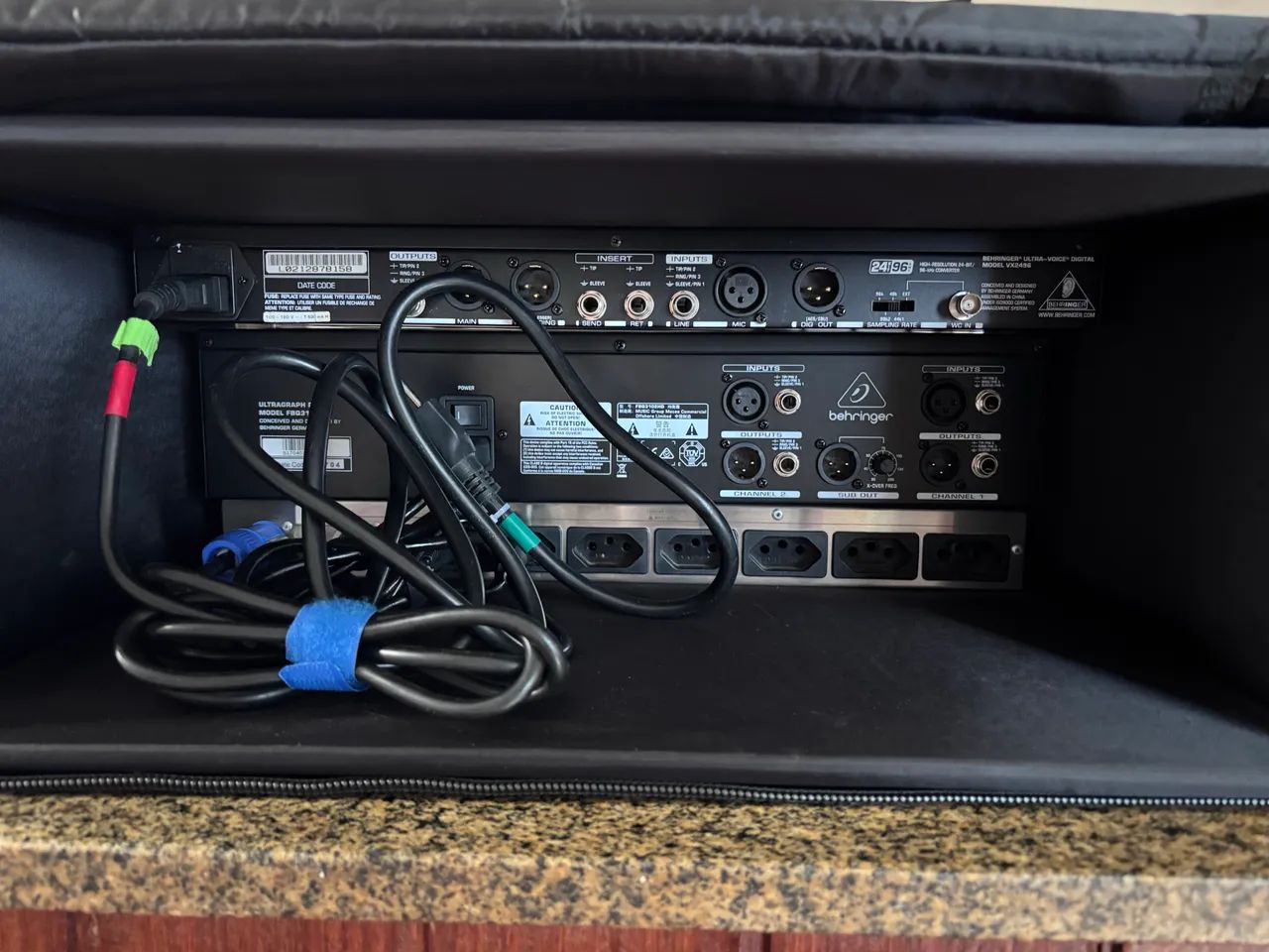 Processador e pré-amp de microfone/voz Behringer Ultravoice Digital VX 2496 - Foto 3