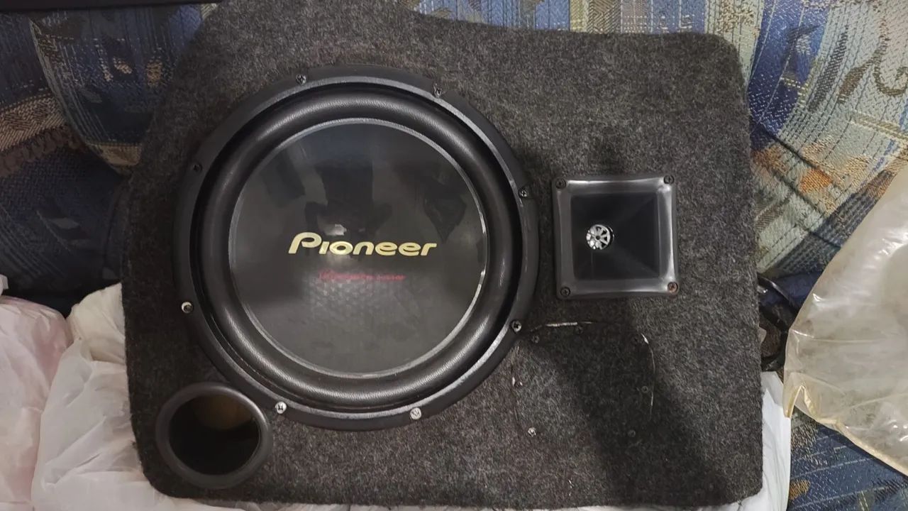 Caixa de subwoofer Pioneer alto falante de 12 polegadas cara preta  tsw 310  conservado? - Foto 4