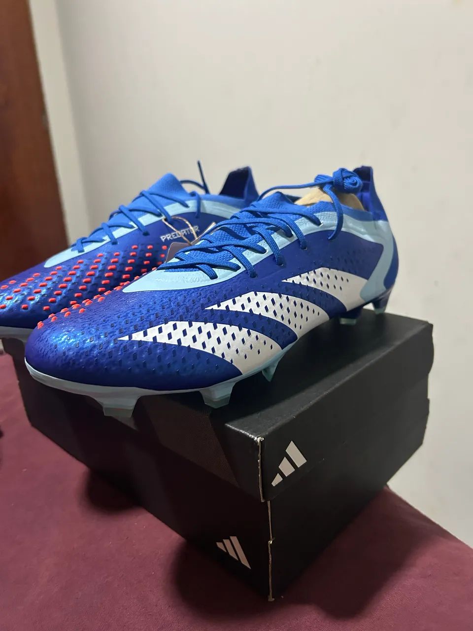 Chuteira Adidas Predator azul - Foto 4