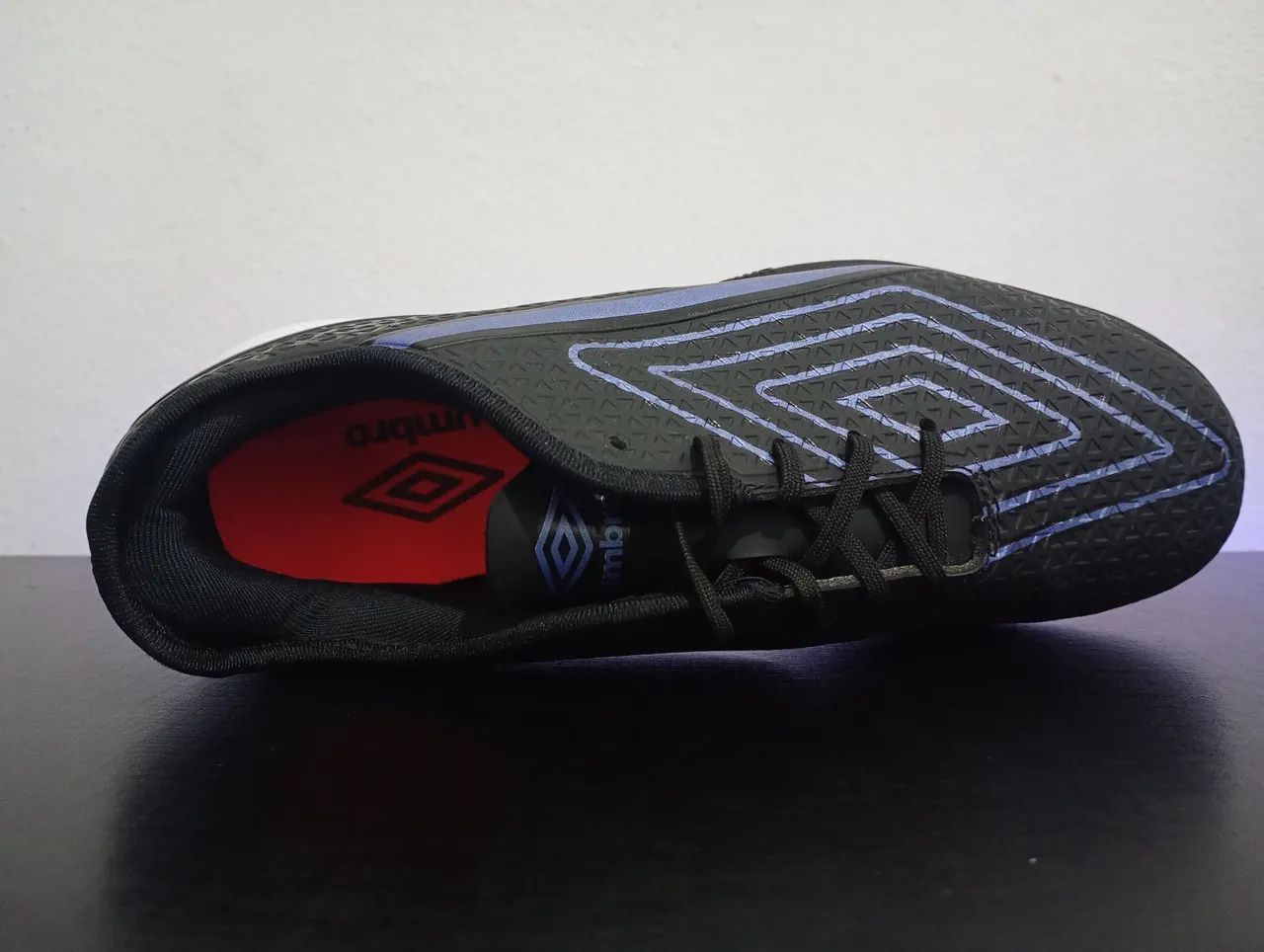 Chuteira Umbro Chrome Society-39(nunca usada) - Foto 3