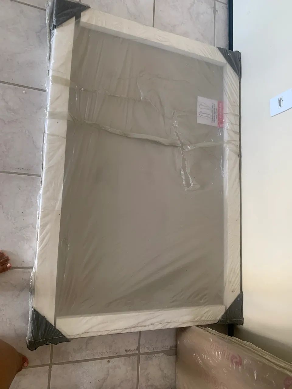 Vendo mesa de 4 cadeiras lacrada - Foto 3