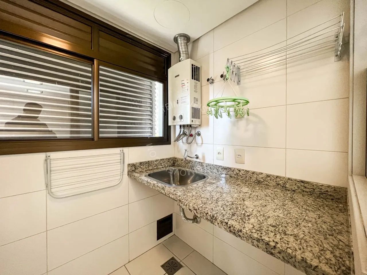 Apartamento semimobiliado para alugar no Mont Serrat com 2 quartos(2 suítes) - Foto 9