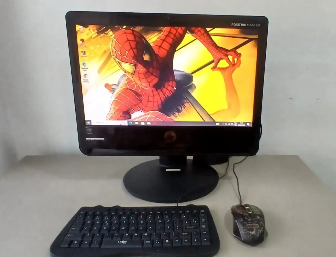 Computador tudo em 1 core i3 4GB RAM tela 19 polegadas 