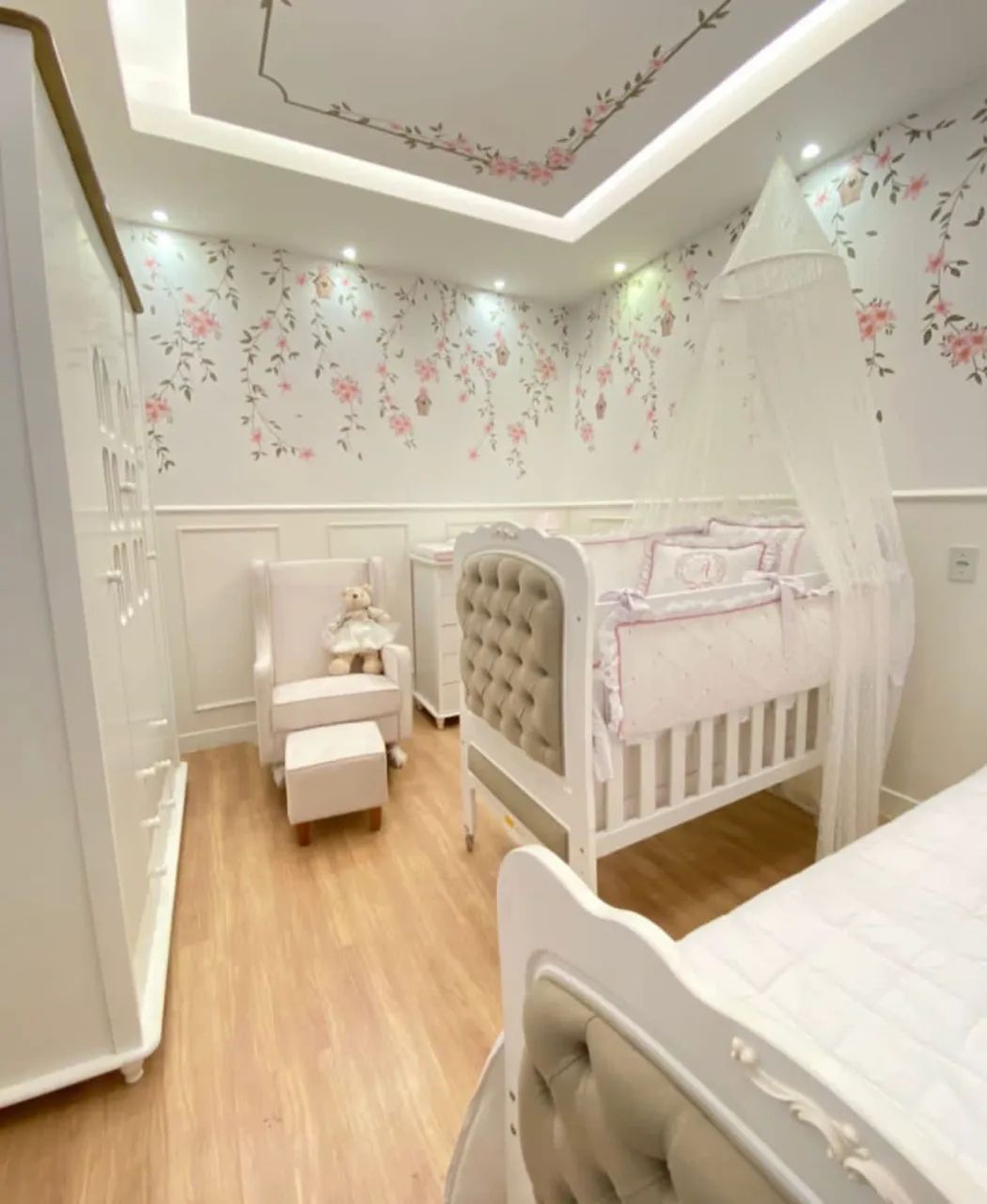 Berço Provençal Branco Luxo com Capitonê - Foto 3