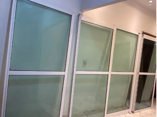 Porta de vidro 4 folhas 2.81m (altura) x 91 cm (largura) cada folha