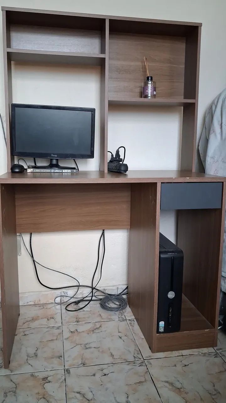 vendo escrivaninha em bom estado
