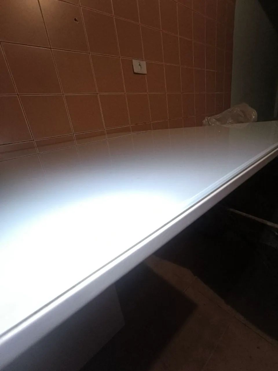 Mesa de madeira com tampo de vidro - Foto 2