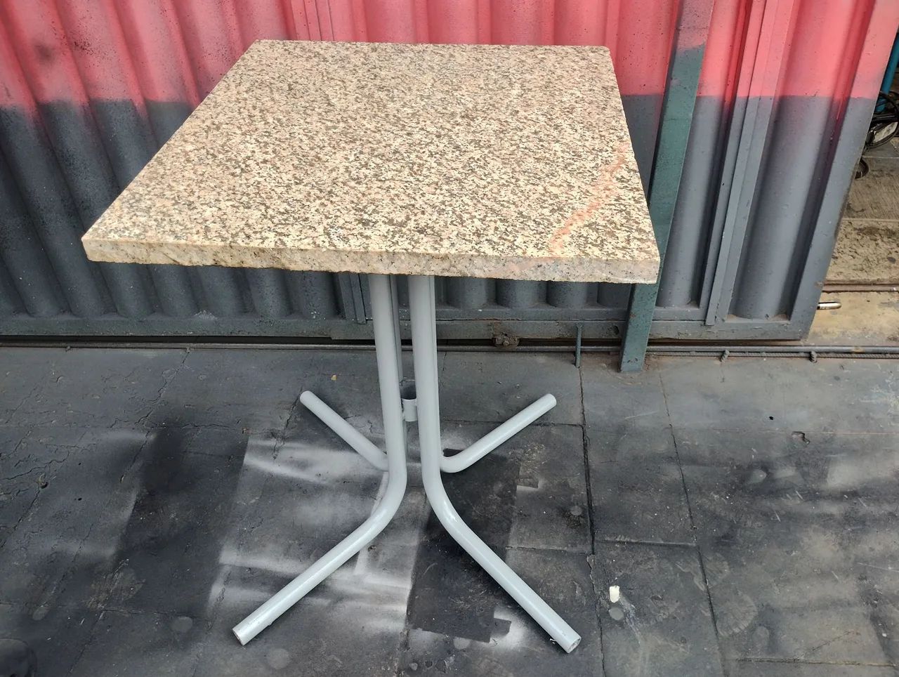 Mesa metal com mármore 65x60