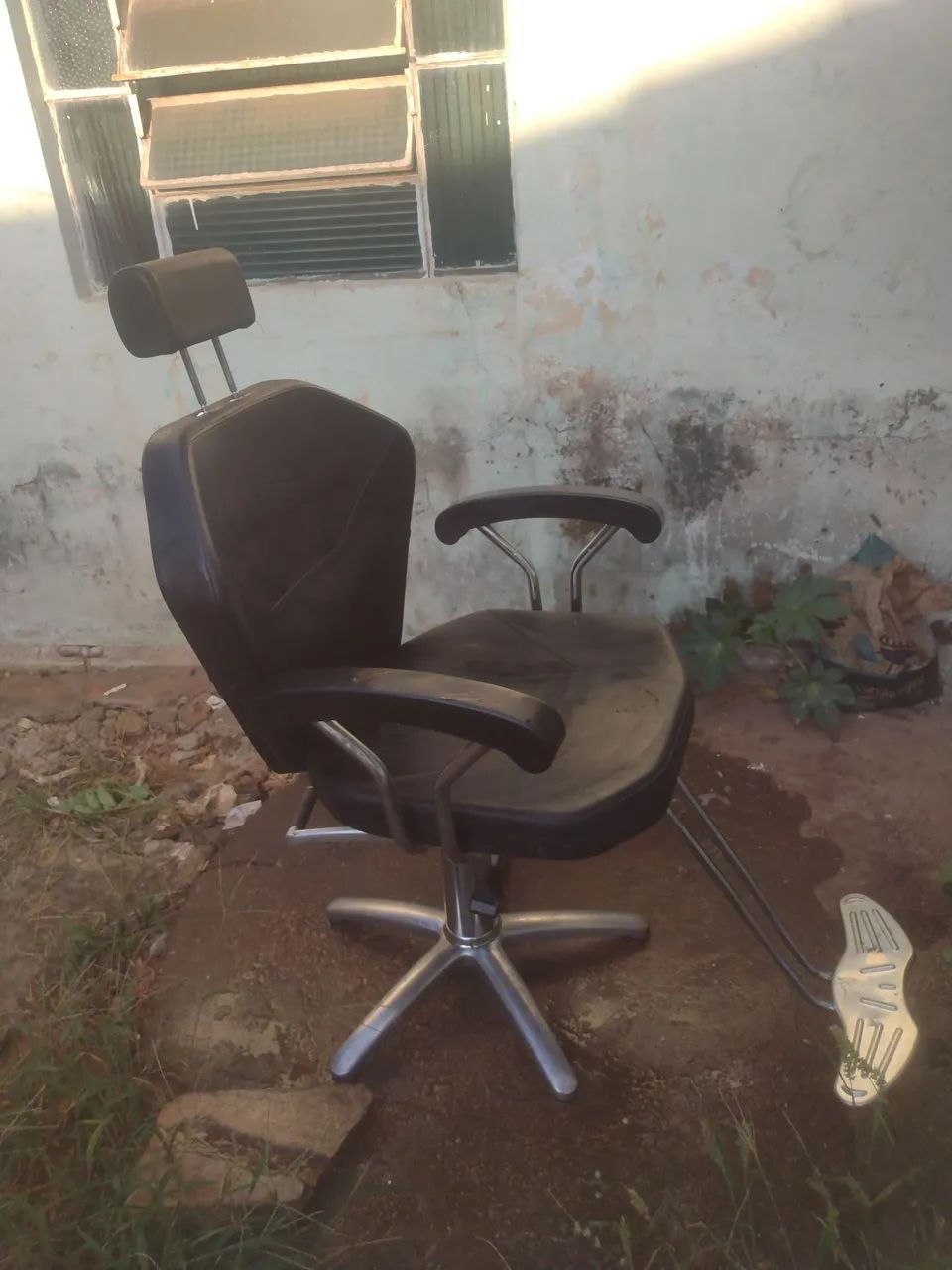 Cadeira de barbeiro ? em perfeito estado para trabalho - Foto 3
