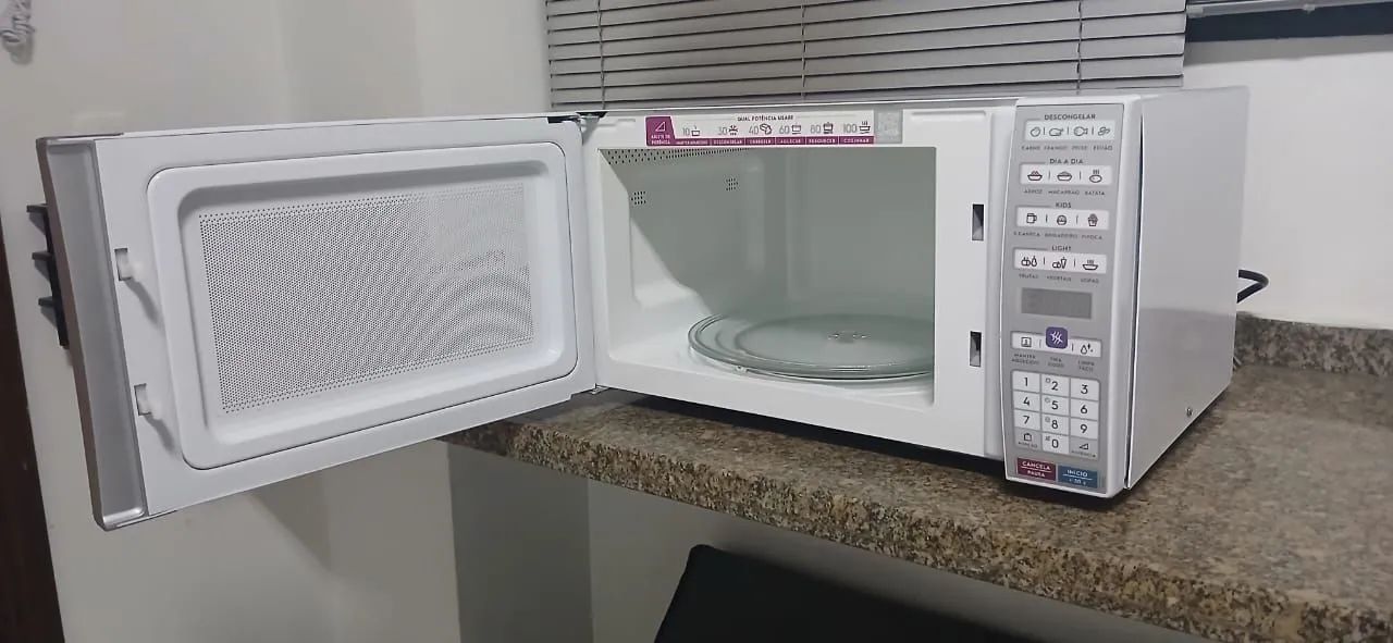 Microondas Eletrôlux 34litros - Foto 3