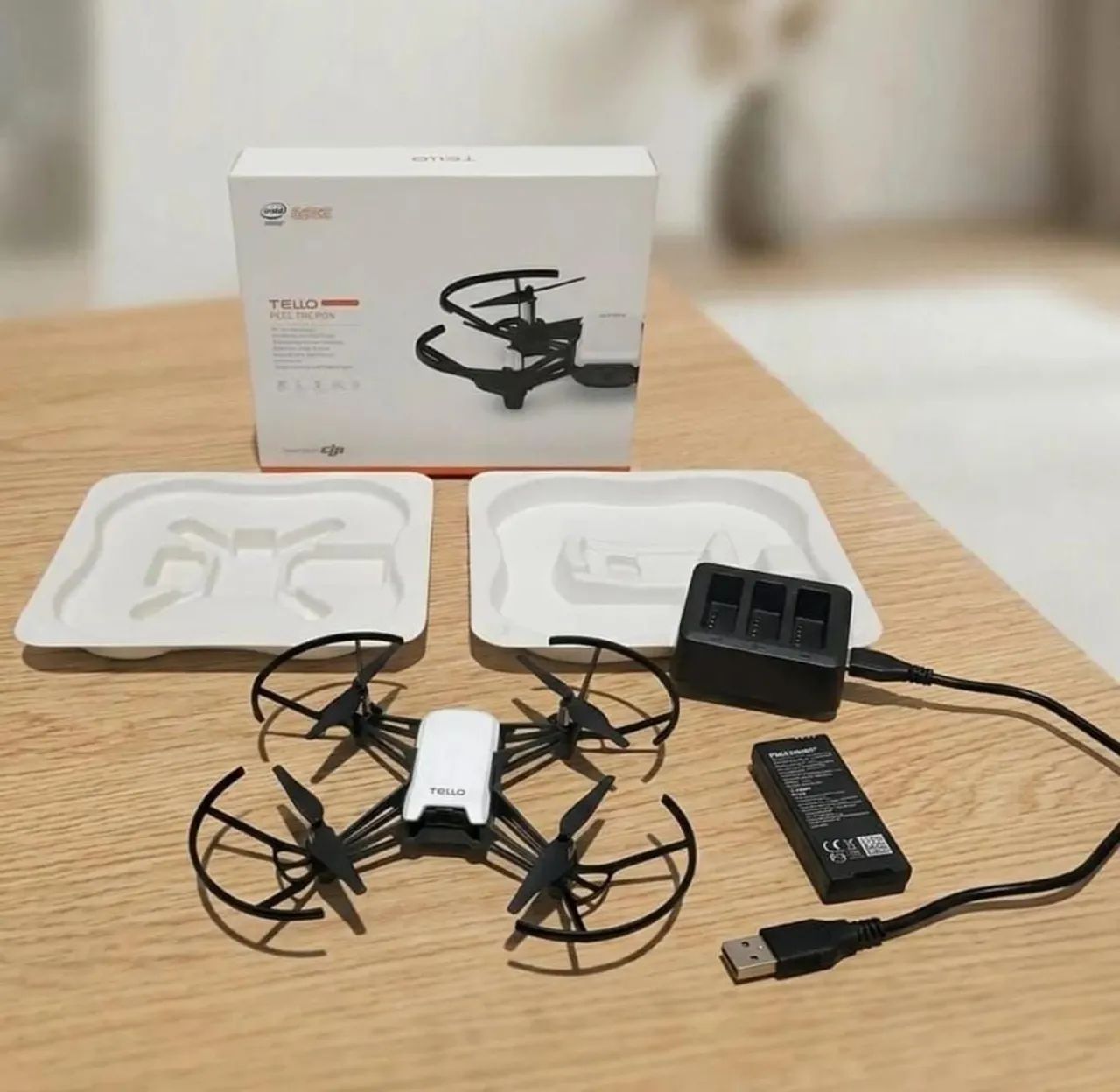Vendo drone DJI Tello Ryze, em ótimo estado de conservação e com funcionamento perfeito.