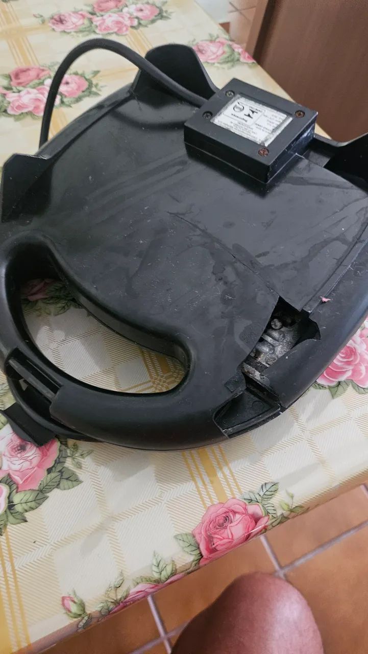 Sandwichera  Arno com defeito 