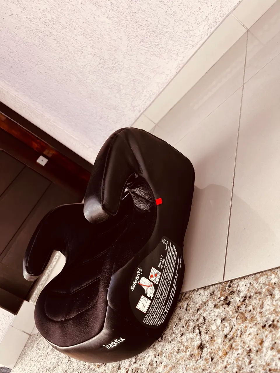 Assento de Elevação Safety 1st Booster TrackFix com Base Isofix até 36kg Preto - Foto 4