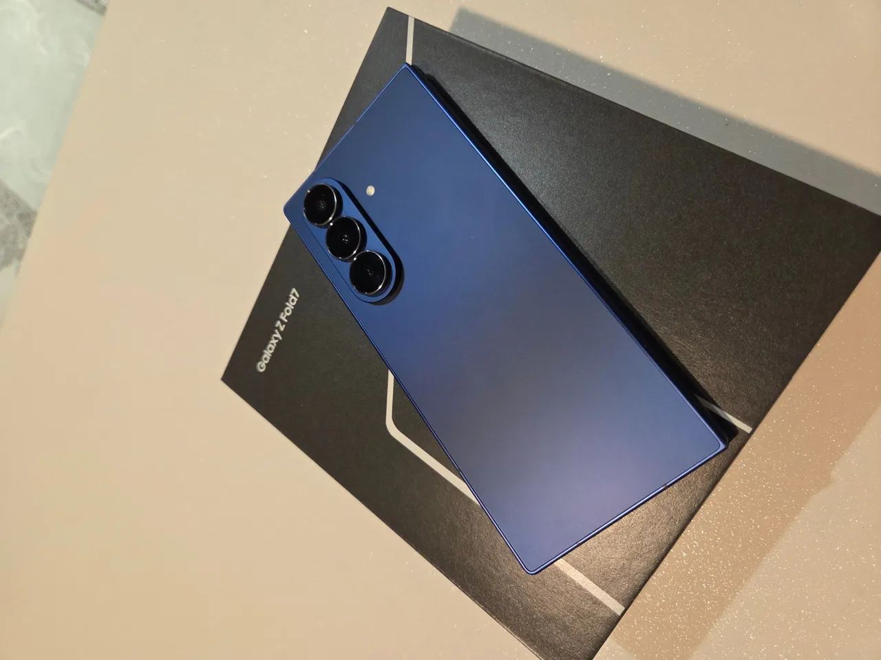Samsung Z Fold 7 512GB Azul - Foto 3
