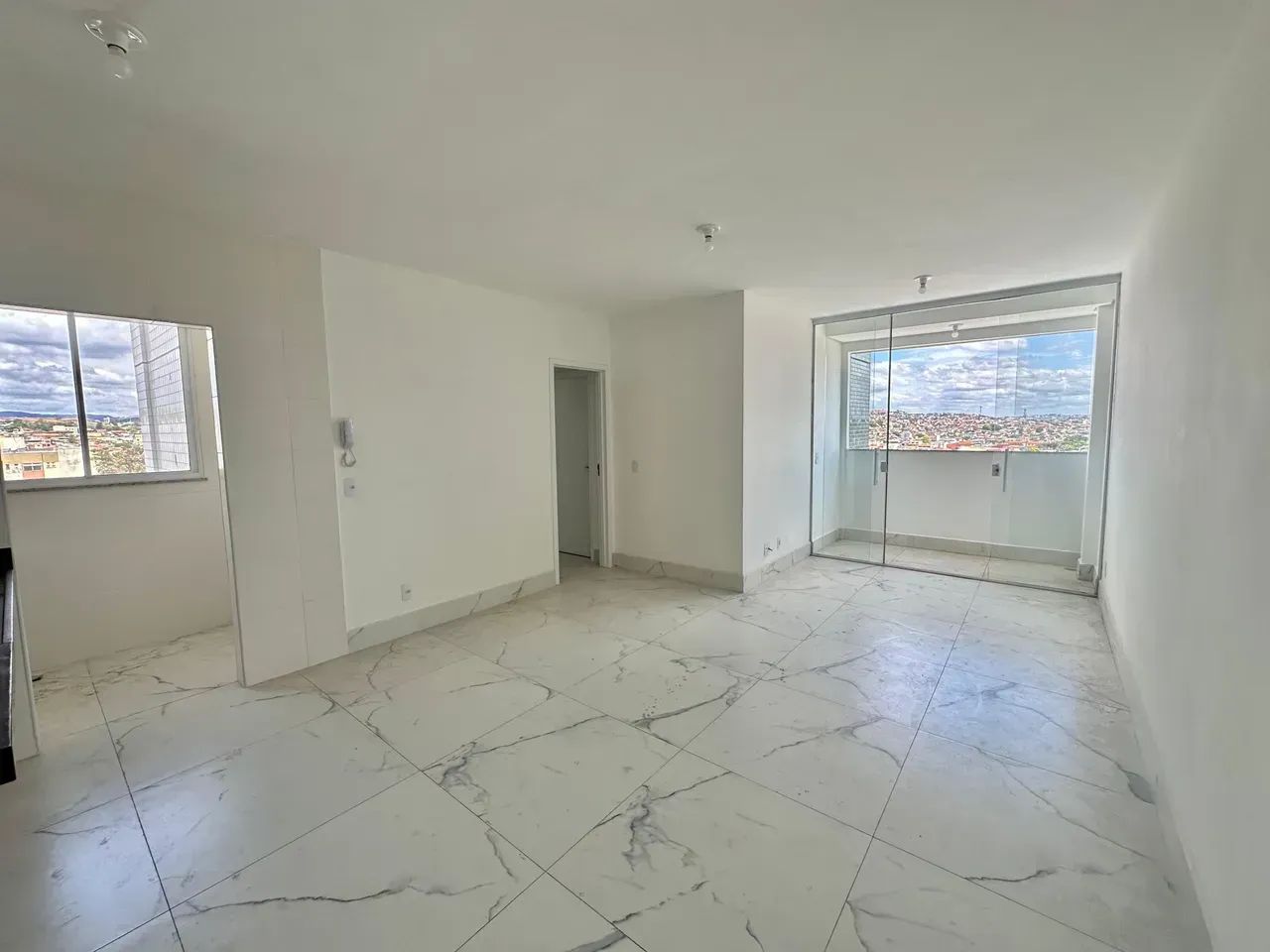 Apartamento de de 3 quartos e 2 vagas no Manacas - 74m²