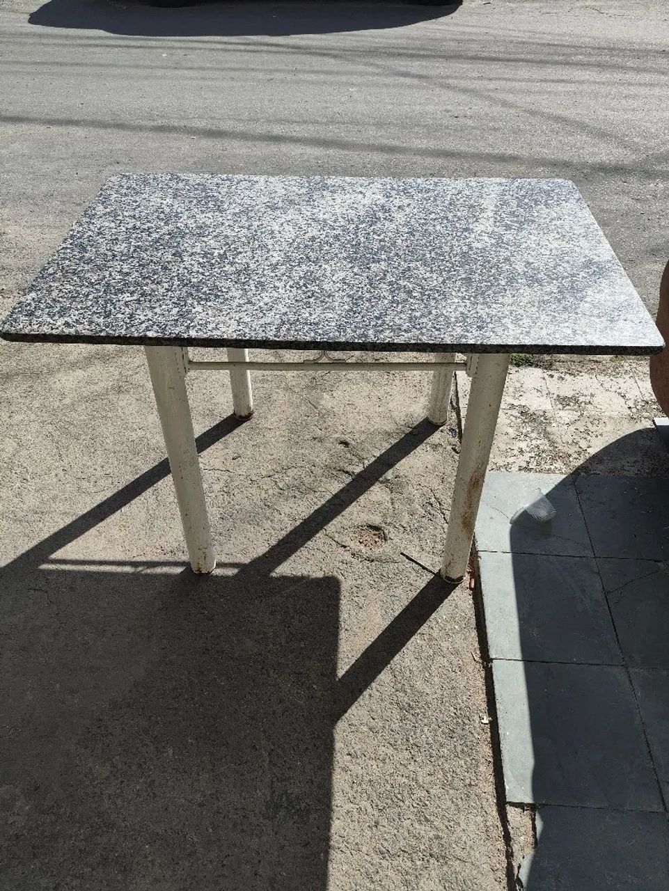 Mesa de Granito com Base de Metal - Resistente e Prática - Foto 3