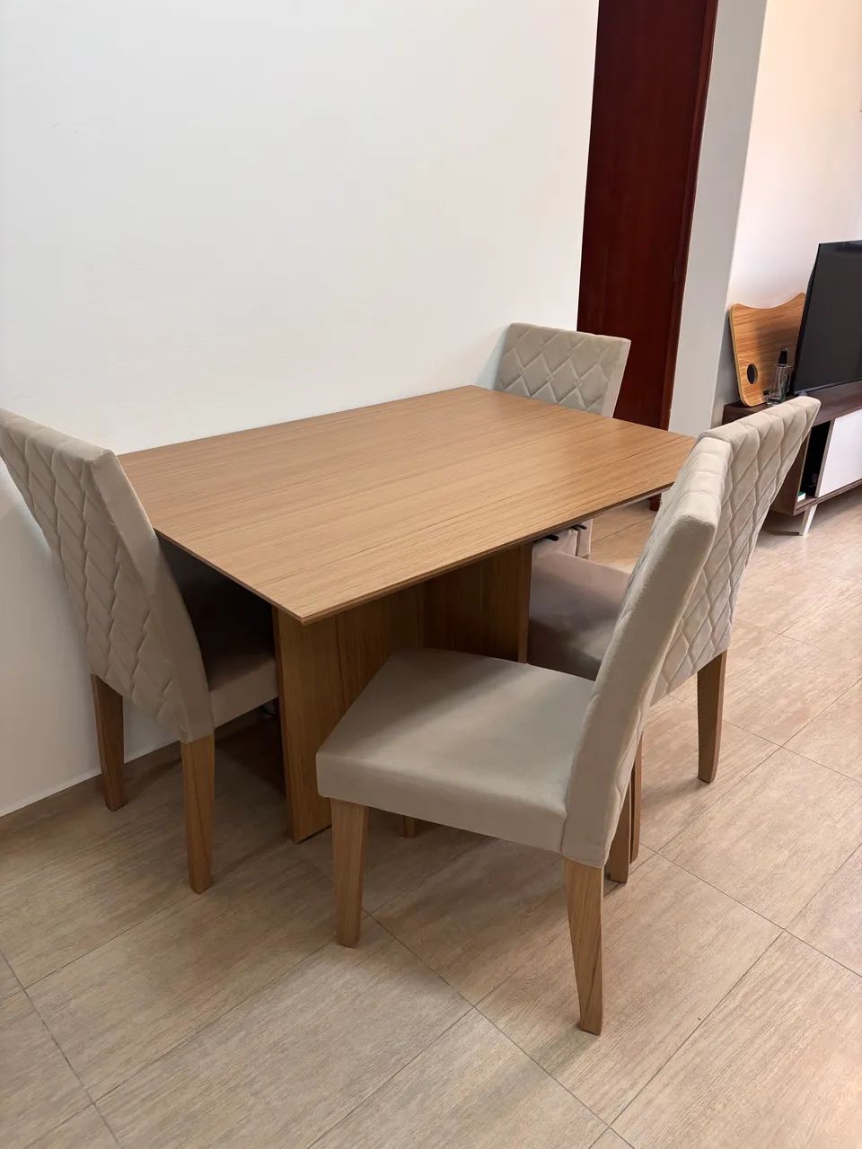 Mesa e 4 cadeiras - perfeito estado, 6 meses de uso  - Foto 2