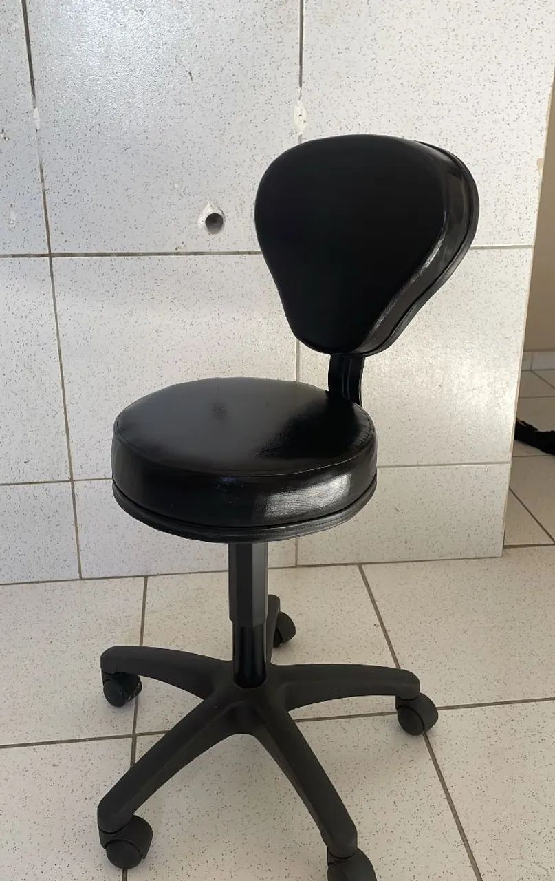 Cadeira Mocho preta Ergonômica