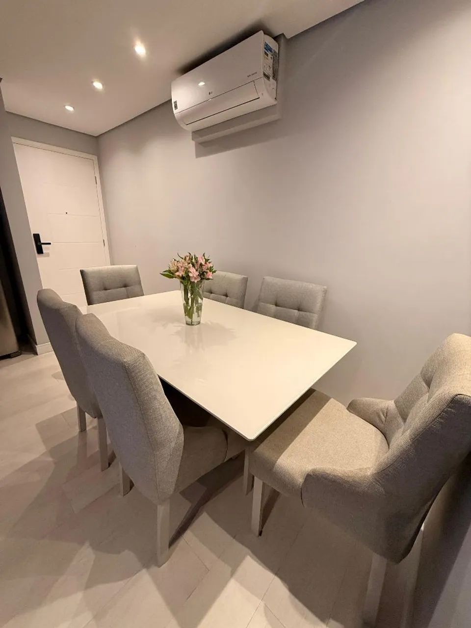 MESA DE JANTAR 6 CADEIRAS