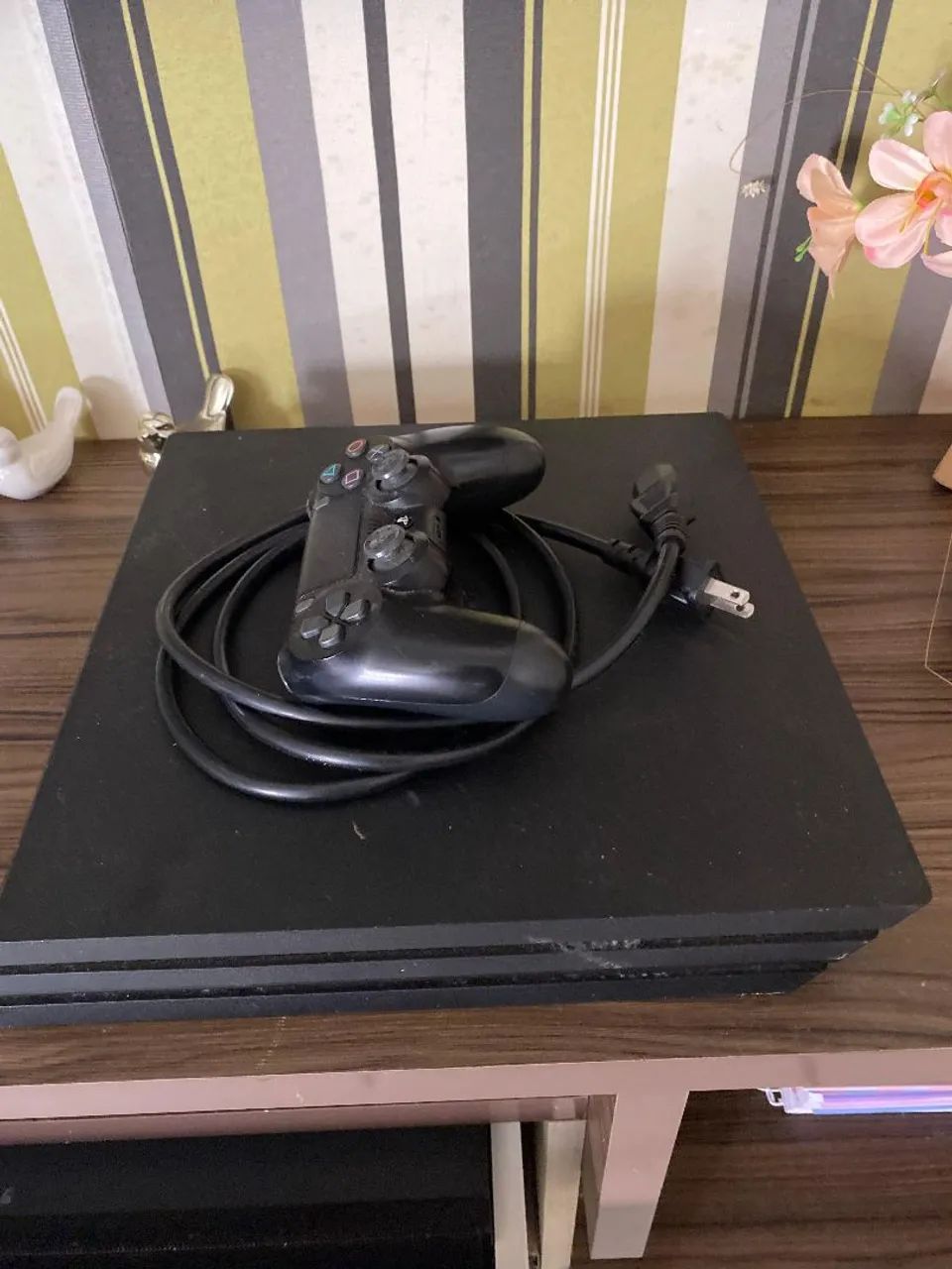 PS4 PRO com controle e cabo HDMI e de alimentação  - Foto 3