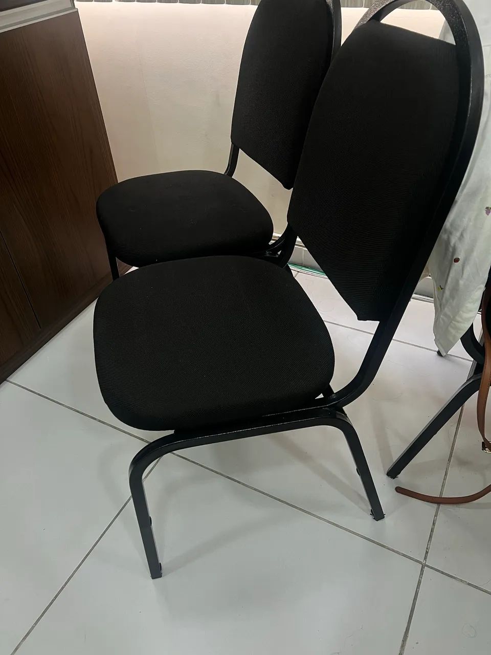  Cadeira empilhavel  - Foto 3