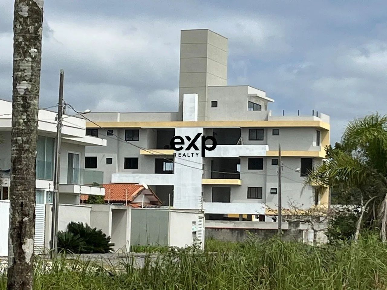 APARTAMENTO COM 3 QUARTOS EM ITAPOÁ