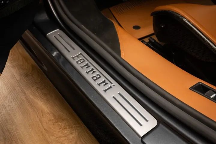 Ferrari SF 90 STRADALE 4.0 V8 Bi-Turbo (Híbrido), foto 16 de 18