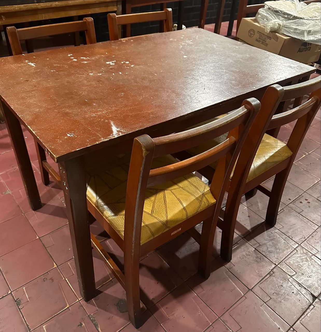 Mesa com 4 cadeiras 