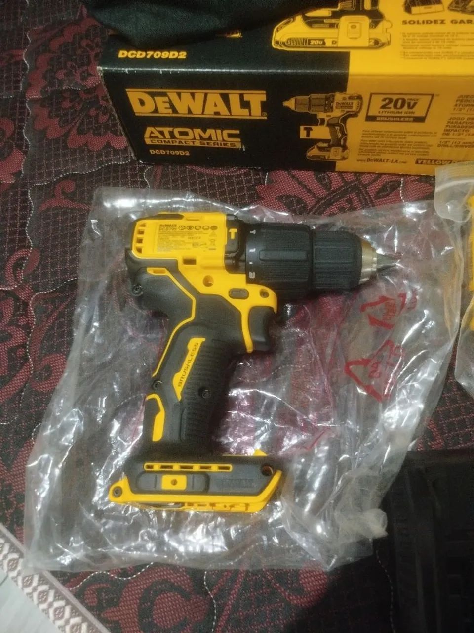 Vendo parafusadeira DeWalt, nunca usada e com nota fiscal! - Foto 2