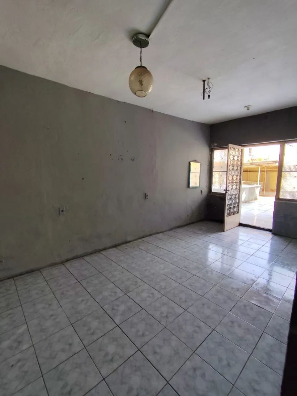 Vendo uma casa grande com quintal bem ampla  - Foto 2