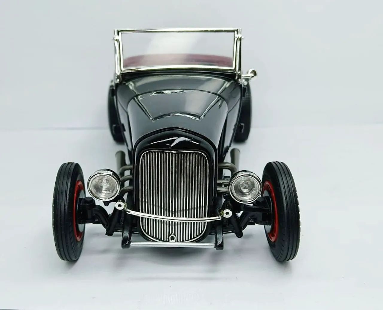 Miniatura Ford Roadster 1929 1/18 - Hobbies e coleções - Vila