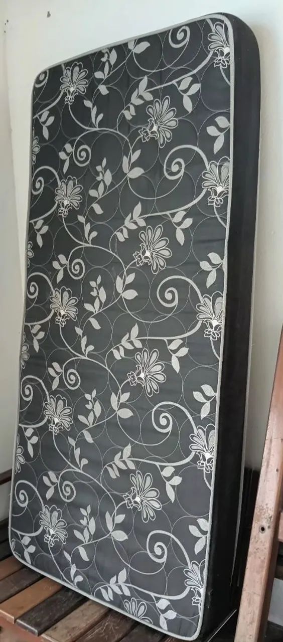 Colchão de Espuma Solteiro D28 88x188x18cm | Ótimo Estado 