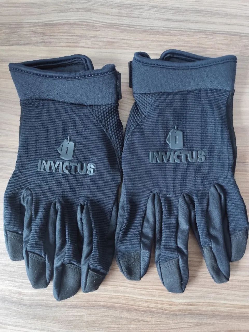 Luva tática Invictus preta