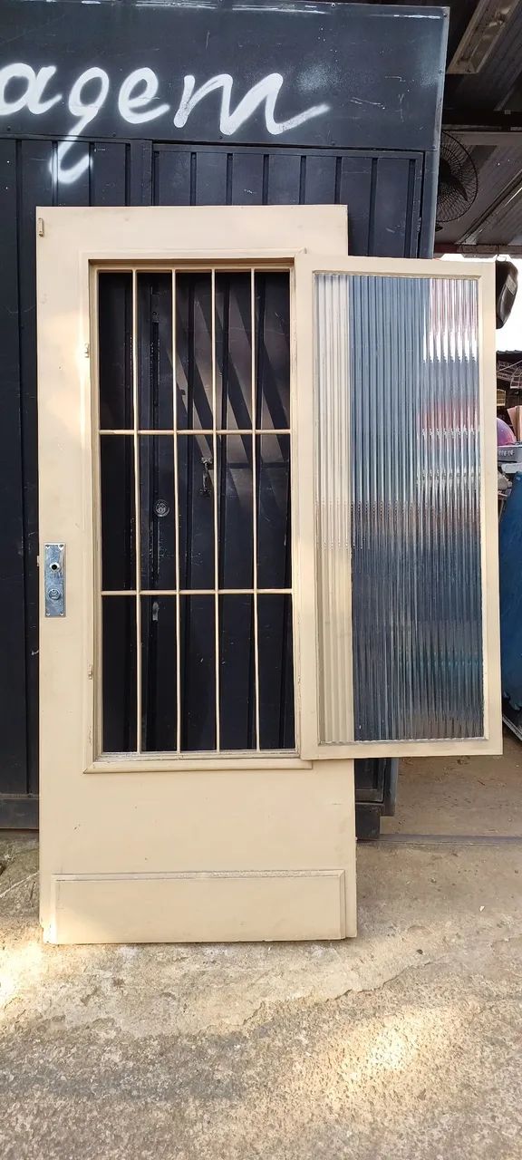 PORTA DE ENTRADA MADEIRA COM BATENTE PORTINHOLA DE VIDRO  /// R$1200,00 - Foto 6