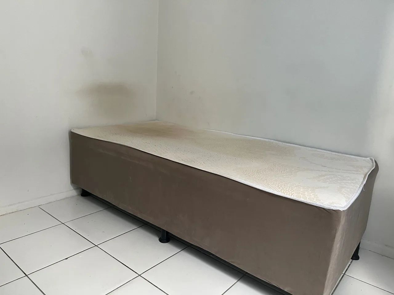 CAMA DE SOLTEIRO USADA BEM CONSERVADA