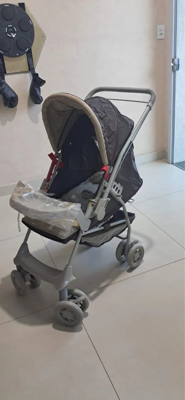 Carrinho de bebê novo na caixa  - Foto 2
