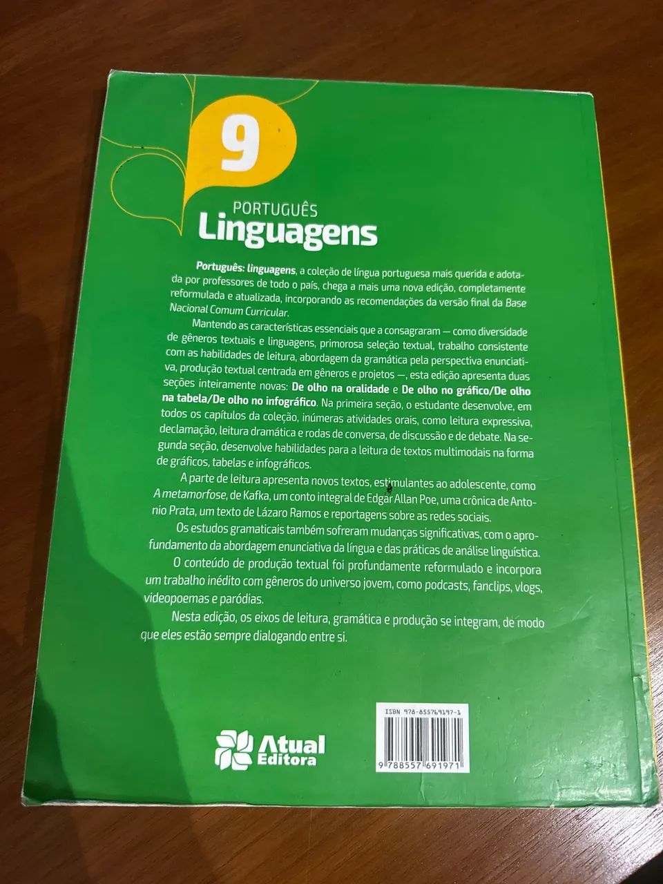 Livro português de Linguagens 9 (William cereja? Carolina vianna