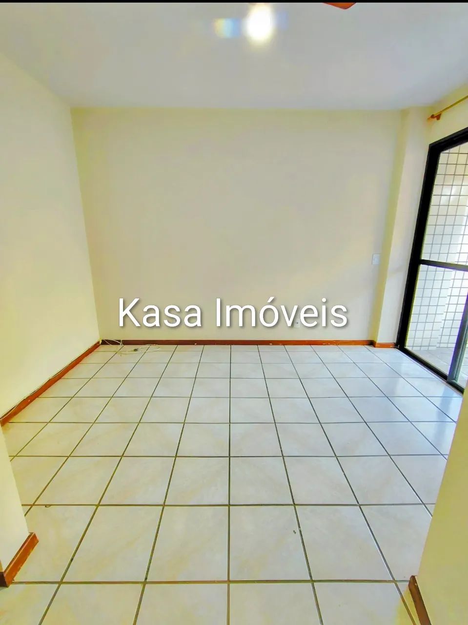2 Quartos com Sute Frente Varanda Elevador Vaga Coberta Excelente Localizao