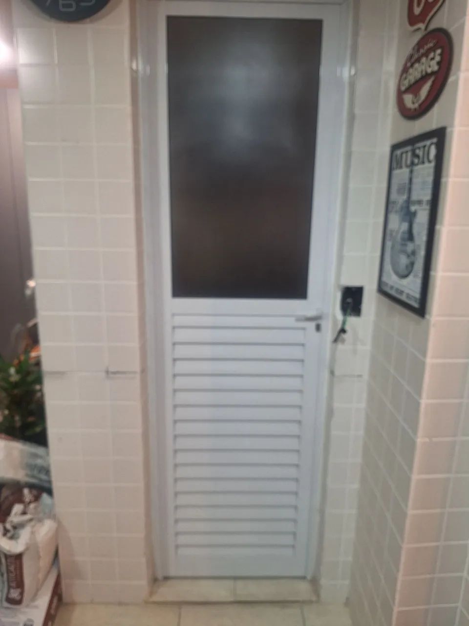 Porta de Alumínio Branco com vidro  - Foto 2