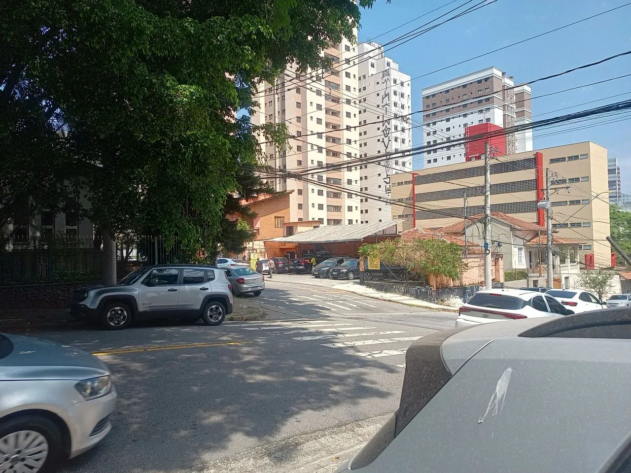 Vende-se lava rápido e estacionamento . 