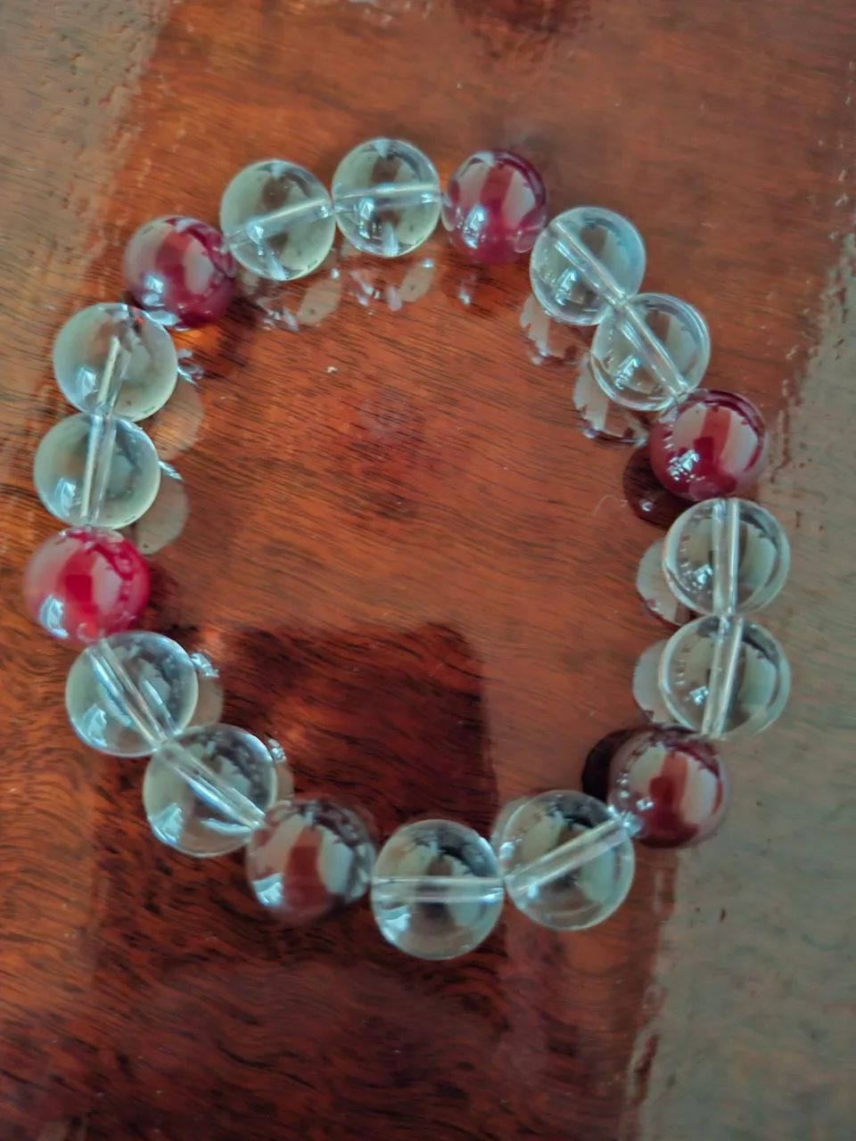 Pulseira de Quartzo com Granada, com pedras de 15mm e 12 esferas.