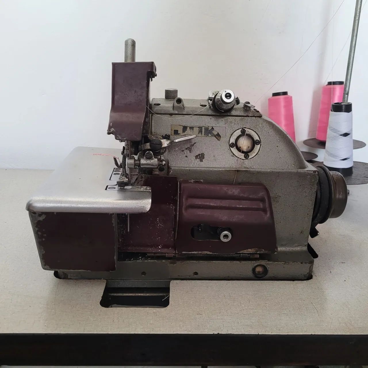 Máquina de costura overlock juki industrial (mesa + máquina) - Foto 2