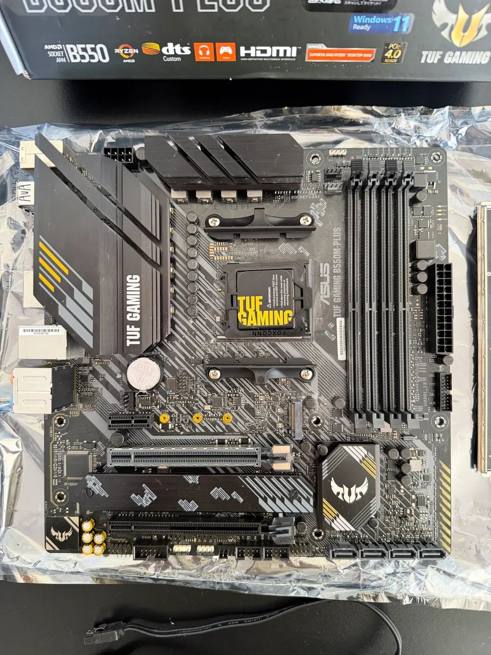Placa Mãe ASUS TUF Gaming B550M-PLUS AM4 - Completa na Caixa - Foto 2