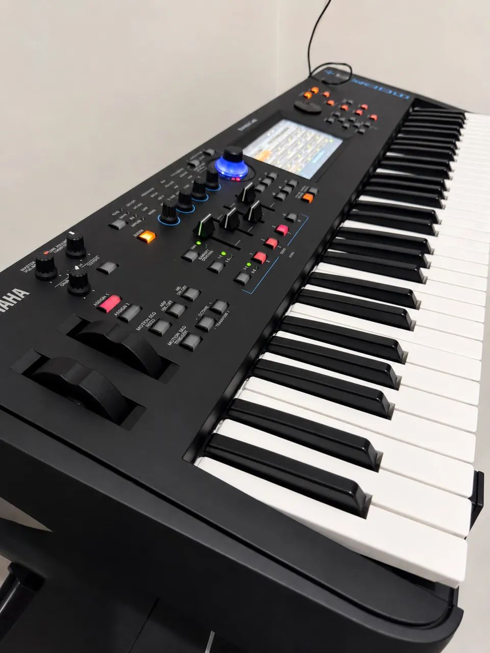 YAMAHA MODX 6+ - Foto 3