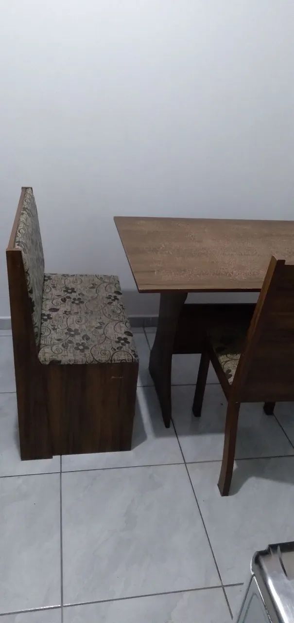 Mesa de madeira com banco e 1 cadeira - Foto 2
