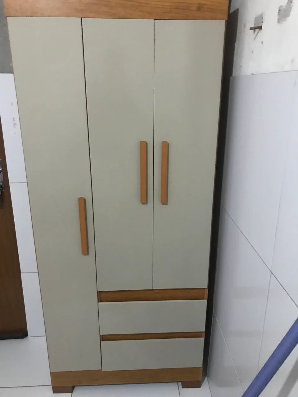 Guarda roupa solteiro 3 portas 2 gavetas - Foto 3
