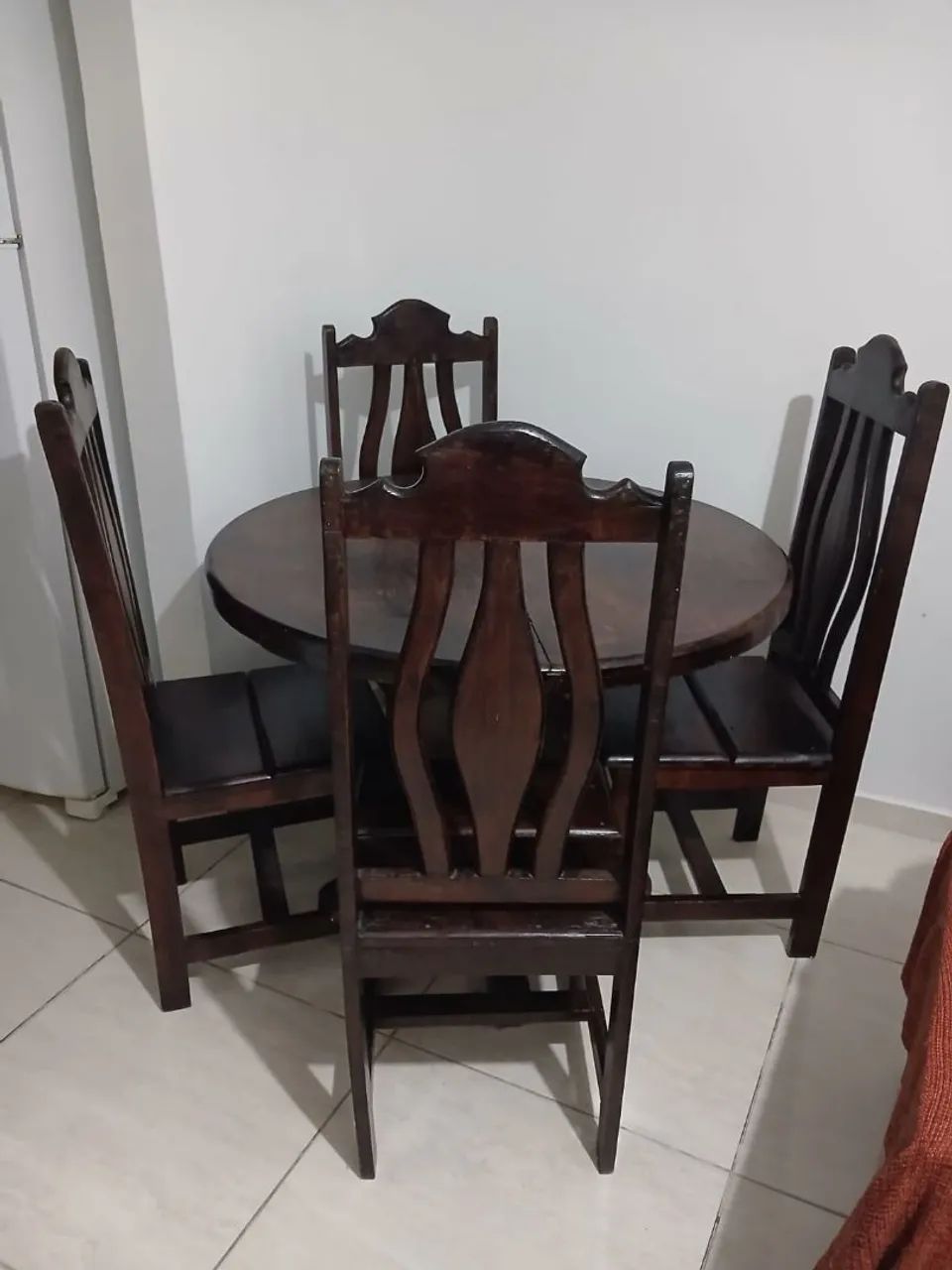 Conjunto de mesa e cadeiras 