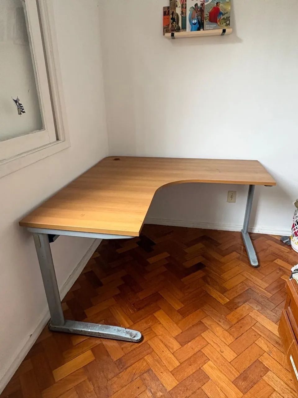 Mesa de computador em excelente estado